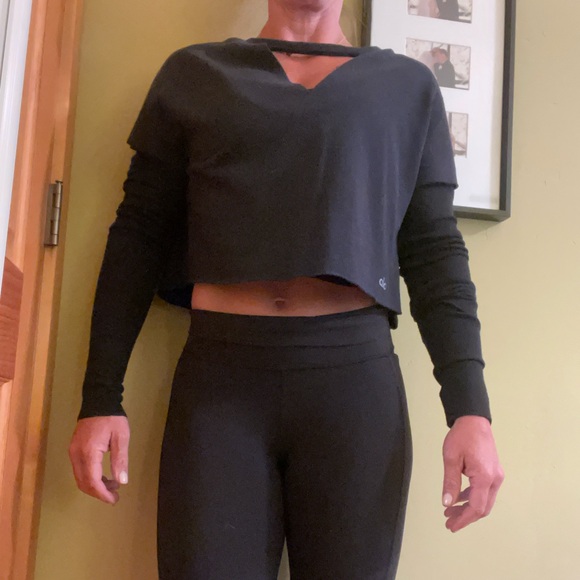 Alo Yoga Black cropped sweatshirt - Picture 2 of 7